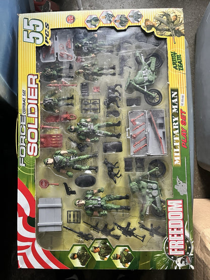 Freedom SOLDIER Force Combat Military Men Playset 2014 Action Team 55 pcs - NEW